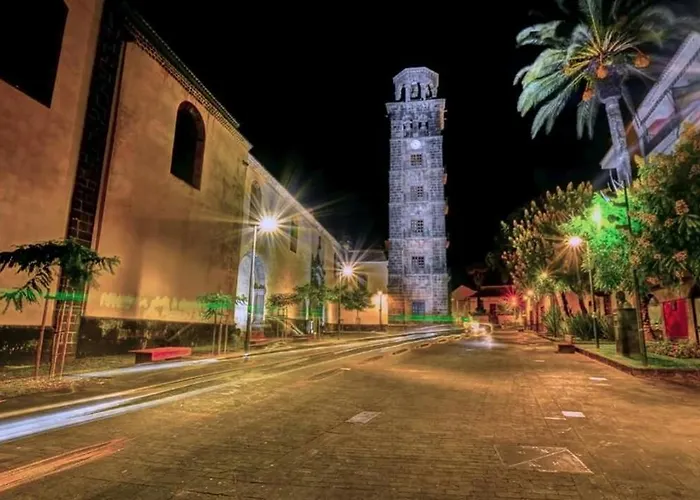 Estudios Cientouno 아파트 *